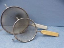 26935. Älteres Sieb  Seiher  Passiersieb mit Griff  2 Stück  Fackelmann + ?