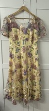 Spitzenkleid mit floraler