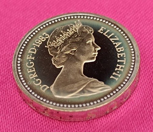 Queen elizabeth 1983 upside - queen,