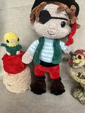 Gehäkelte Piratenpuppe –
