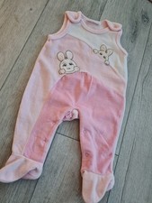 weicher Strampler mit Häschen