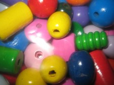Holzperlen bunte Mischung speichelfest - 80 Stück große Perlen zwischen 15-25mm