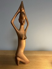 Stilisierte Frauenfigur in Bronzeoptik – 26,5 cm – dekorative Skulptur