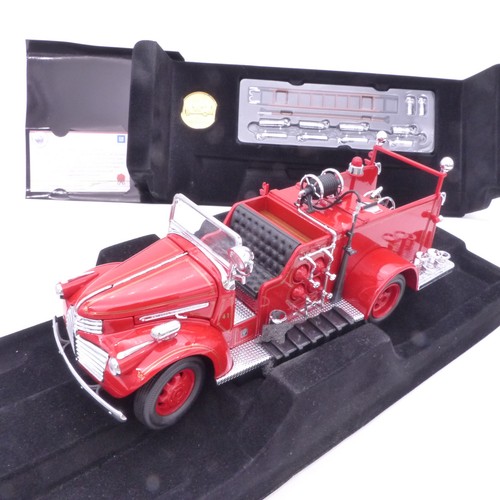 Road signature 20068 gmc - 1:18,