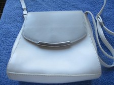 weiße Handtasche