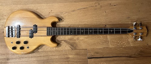 Solid electric bass - solid, guitar
