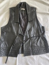 Schwere (ca 550g) schwarze Lederweste S Schulterbreite 37 cm Brustweite 112 cm