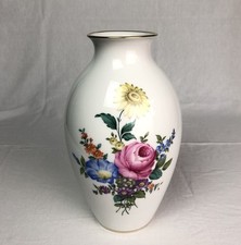 Augarten Wien Austria Vase "Reicher Buntdekor" Dekor 5882 H: 27,8 cm Handmalerei