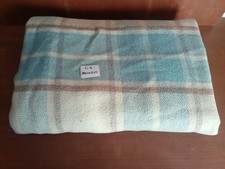 Alte Wolldecke kariert, blau
