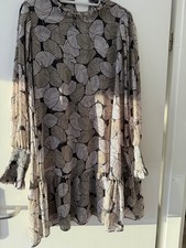 Hübsches Kleid knielang midi locker schwarz oliv weiß Blätter L XL 42 HALLHUBER