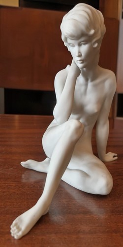 Porzellanfigur die sinnende - "die, sinnende"
