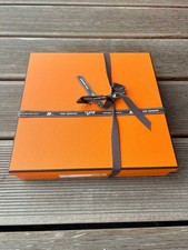 Hermès Box, Karton