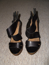 Pumps mit Keilabsatz *** Gr. 37 *** schwarz ***