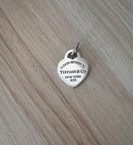 Tiffany return to - &,