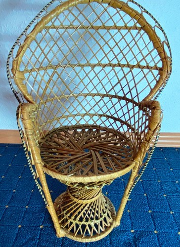 Alter puppen rattanstuhl - puppen,