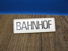 Schild Bahnhof aus 4300