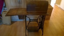 Alte Nähmaschine von Singer Klasse 15 plus Box und Anleitung