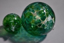 2 mundgeblasene Glaskugel Fenster Kugel Ø ca. 15 cm+ 9 cm grün  Deko
