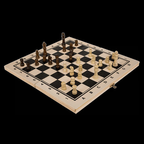 Schachbrettspiel aus holz - schachbrettspiel,