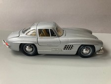 Mercedes 300 SL Flügeltürer W198 1954 silber Modellauto 1:24 Bburago