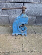 Alter Robuster Rohrschraubstock  -  Schraubstock  - Handhebelpresse 