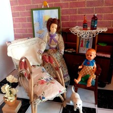 Erna Meyer Biegepuppe, Liegestuhl, Bücherschrank, 1 Zelluloid-Püppchen,Zubehör 