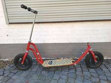 Tretroller   Für Erwachsene oder Jugendliche .