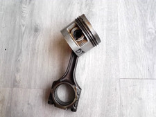 VW Passat 32B DT Motor Kolben
