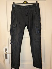 Brandit Schwarze Cargohose, Größe L geknöpft, Taschen+Details an den Beinen