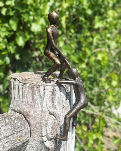 Bronzefigur hängende - bronzefigur,