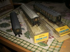 TRIX INTERNATIONAL 3 WAGGONS (102)