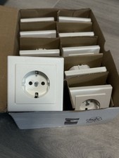 Merten Steckdosen System M MEG2301-1519 aktivweiss edelmatt