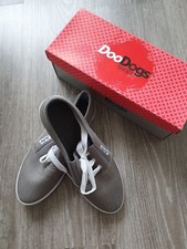Doodogs Graue Schnürschuhe