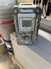Makita DMR 106 Baustellen Radio Bluetooth - USB 