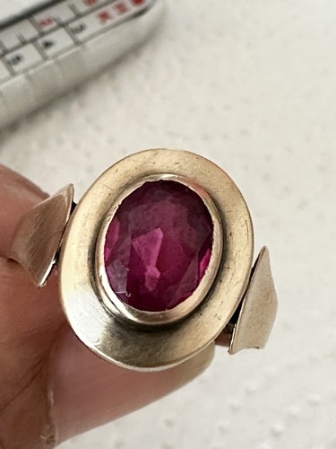333 gold ring mit rubinrotem - 333,