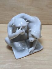 Antike Porzellanfigur zwei Affen mit Buch lesende Affen