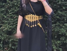 Schwarzes, kurdisches Kleid