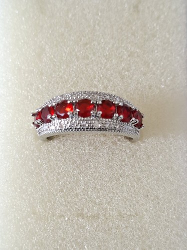 Schöner ring mit roten - ring,