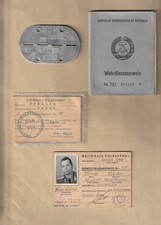 NVA Wehrdienstausweis  mit Marke Hauptmann + Dienststellenausweis  Ausgangskarte