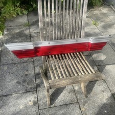 Heckblende Kennzeichenblende rot/weiss für Mercedes W124 NOS Limo/Coupe.