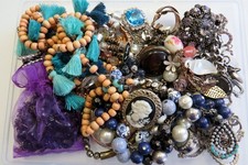 Großes Konvolut Modeschmuck /