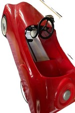 Rotes Ferbedo Kindertretauto Oldtimer 60zigster Jahre