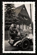 Fotografie Motorrad NSU mit Stoye Seitenwagen, Familie fährt Krad 