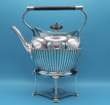 Teekanne auf Stövchen - versilbert / A1 - England um 1900 - Walker & Hall  #1001