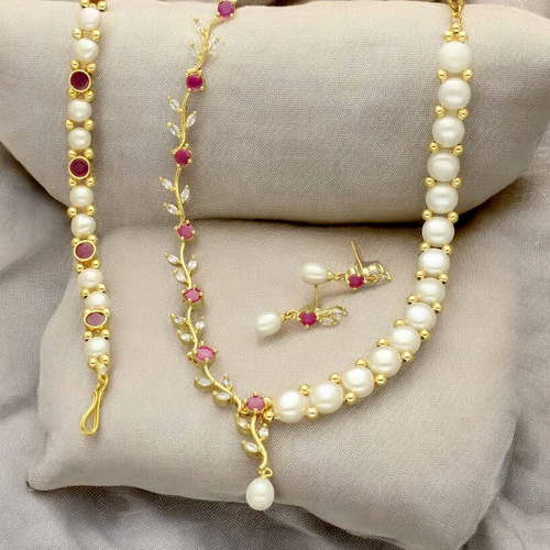 Fresh pearl rubin - pearl, diamant