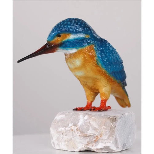 Eisvogel auf sockel tierfigur - eisvogel,