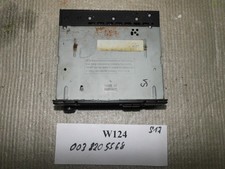 Autoradio mit Code  003 820 55