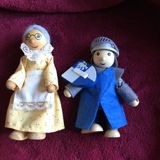 GOKI   Ritter und  eine Oma (ohne Bezeichnung ) Biegepuppen  Holz