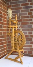 Antikes Spinnrad aus Holz, gut