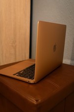 ? Apple MacBook Air 13” (2020) M1 – 256 GB SSD – 8 GB RAM – Gold – Top Zustand!